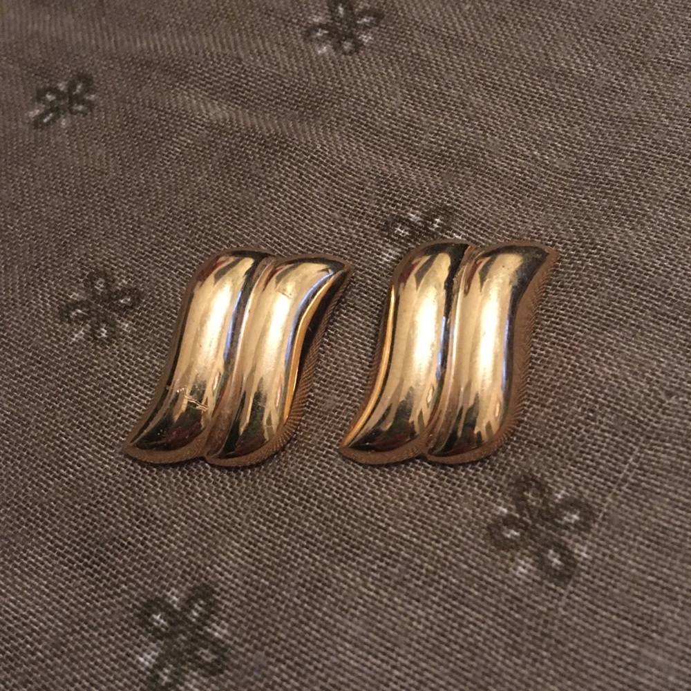 Vintage Gold Tone Clip On Earrings